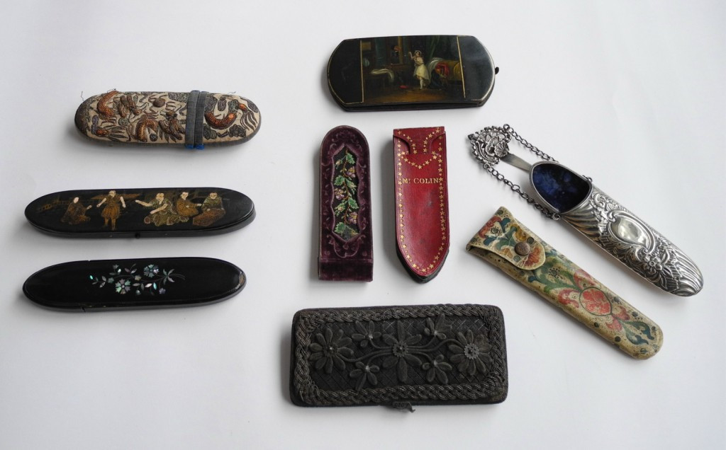 Brillenetui, Chatelaine-Etui, geschnitzt, Lackmalerei, Silberetui